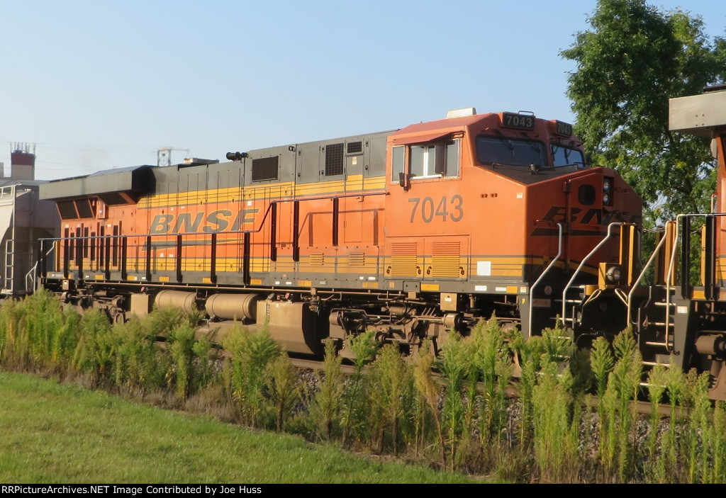 BNSF 7043